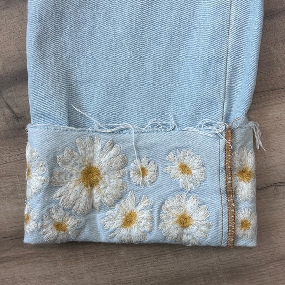 Driftwood Colette Stretch Denim Embroidered Daisy Cuff Crop Jeans Size 16 L27 - Picture 5 of 12